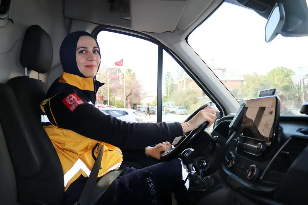 Antalya'nın Saniyelerle Yarışan Kadın Ambulans Şoförleri 5